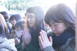 Hatsumoude Pray on the new years day